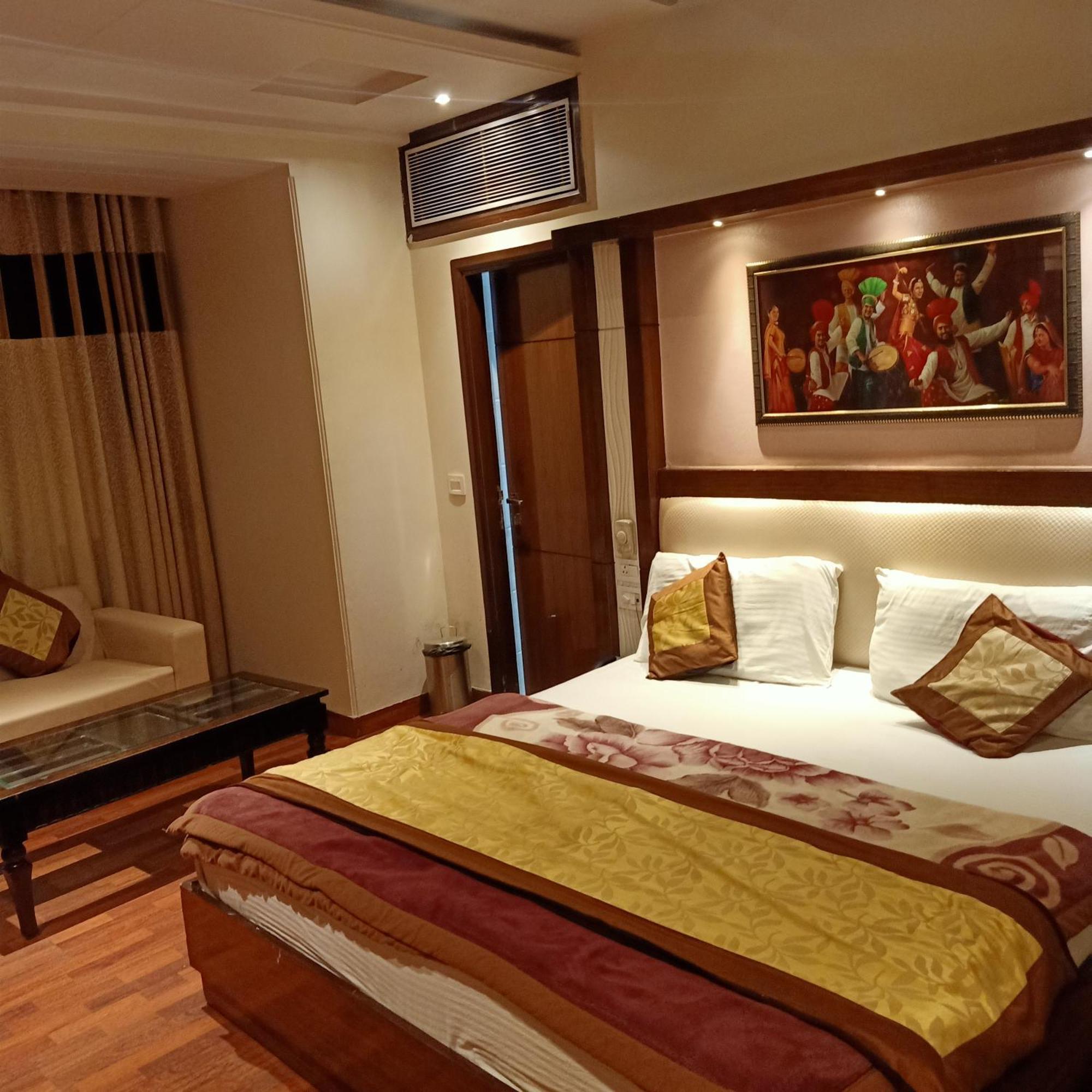 Hotel Geet Deluxe Нью-Делі Екстер'єр фото
