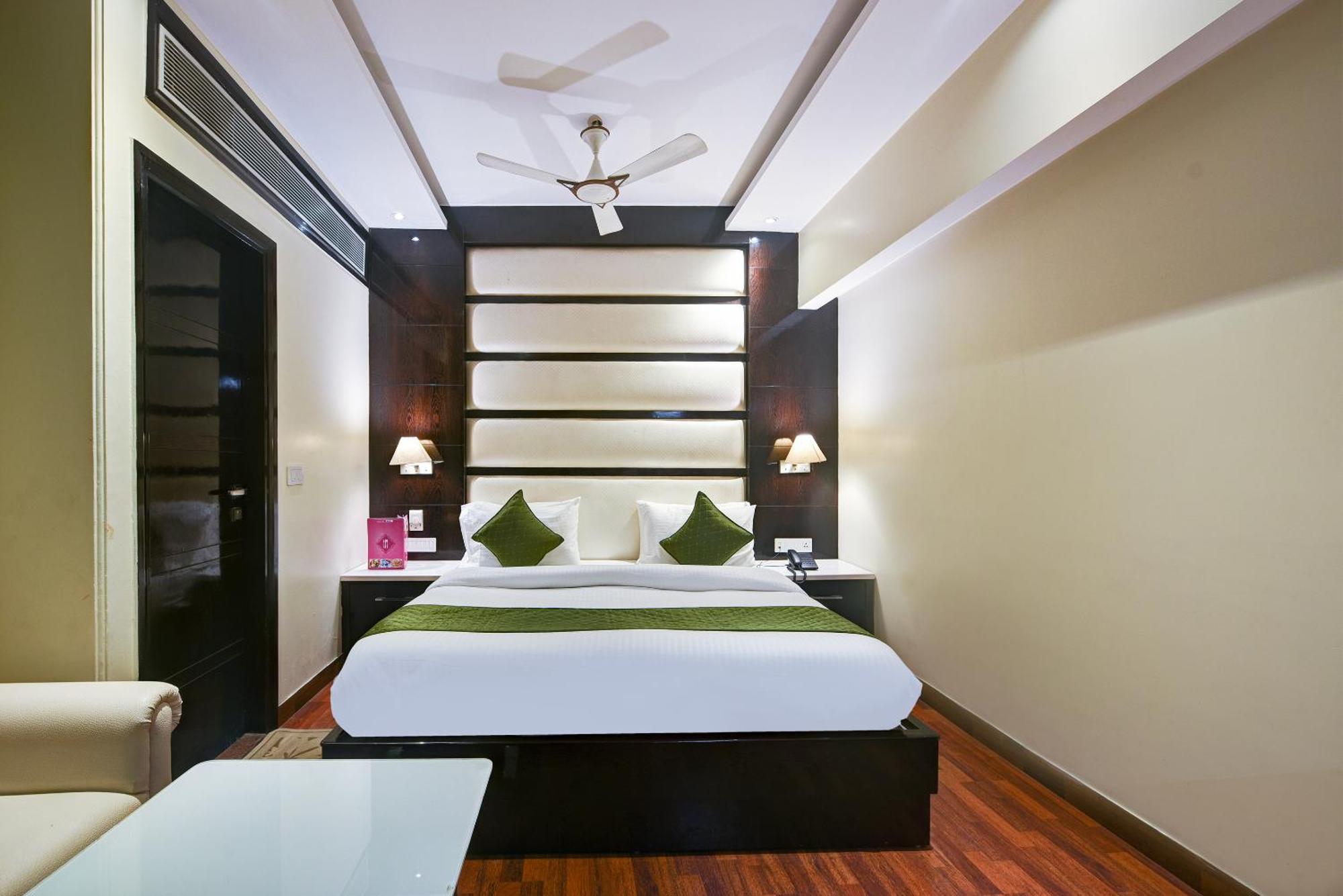 Hotel Geet Deluxe Нью-Делі Екстер'єр фото