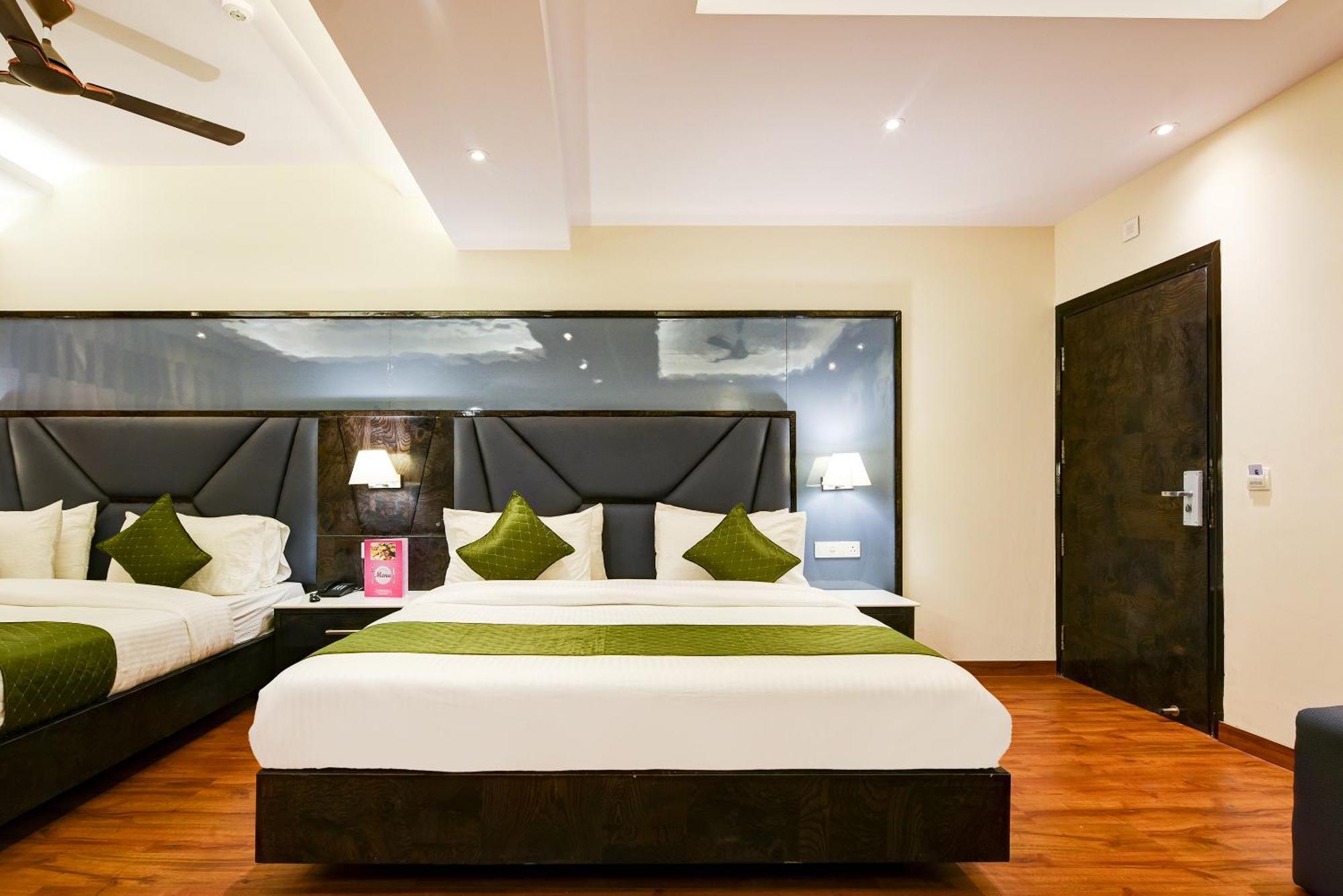 Hotel Geet Deluxe Нью-Делі Екстер'єр фото