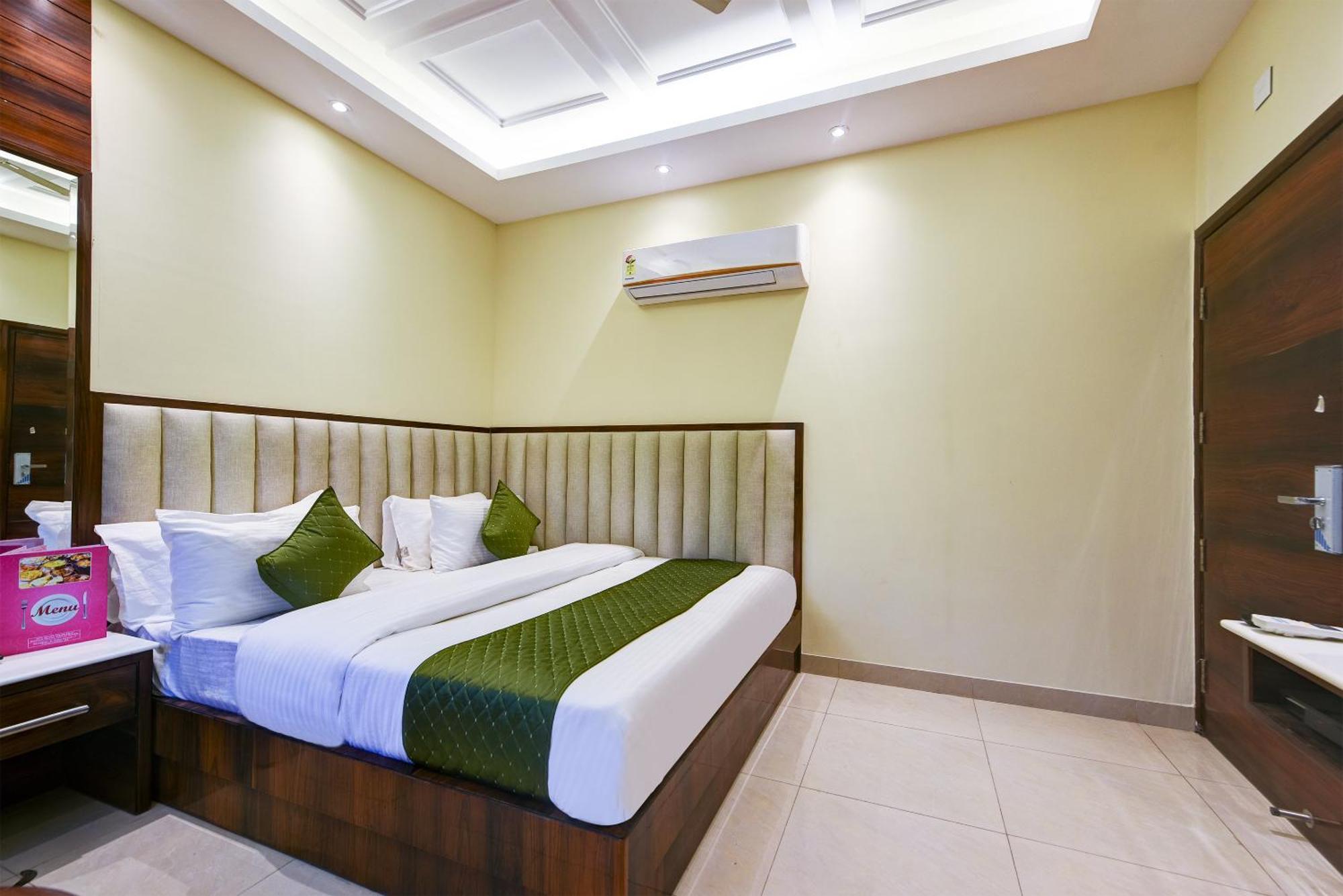 Hotel Geet Deluxe Нью-Делі Екстер'єр фото