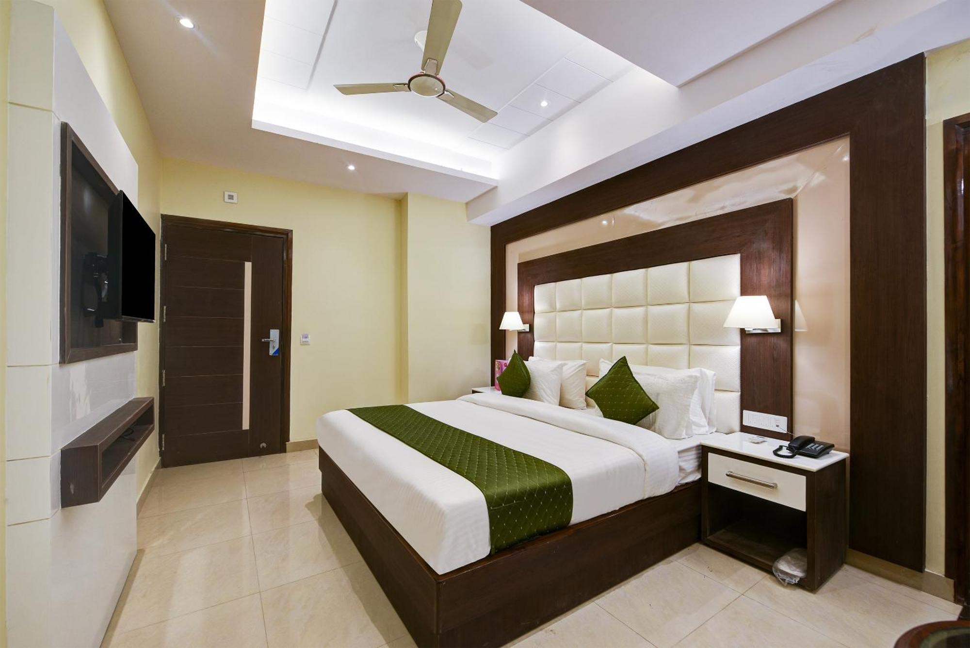 Hotel Geet Deluxe Нью-Делі Екстер'єр фото
